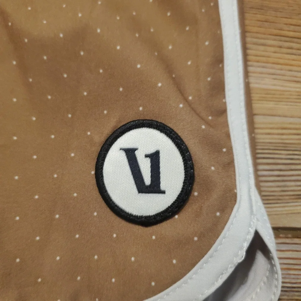 NWOT Vuori Cruise Boardshorts Brown Micro Dot Mens 38 Scalloped Swim Trunks V314